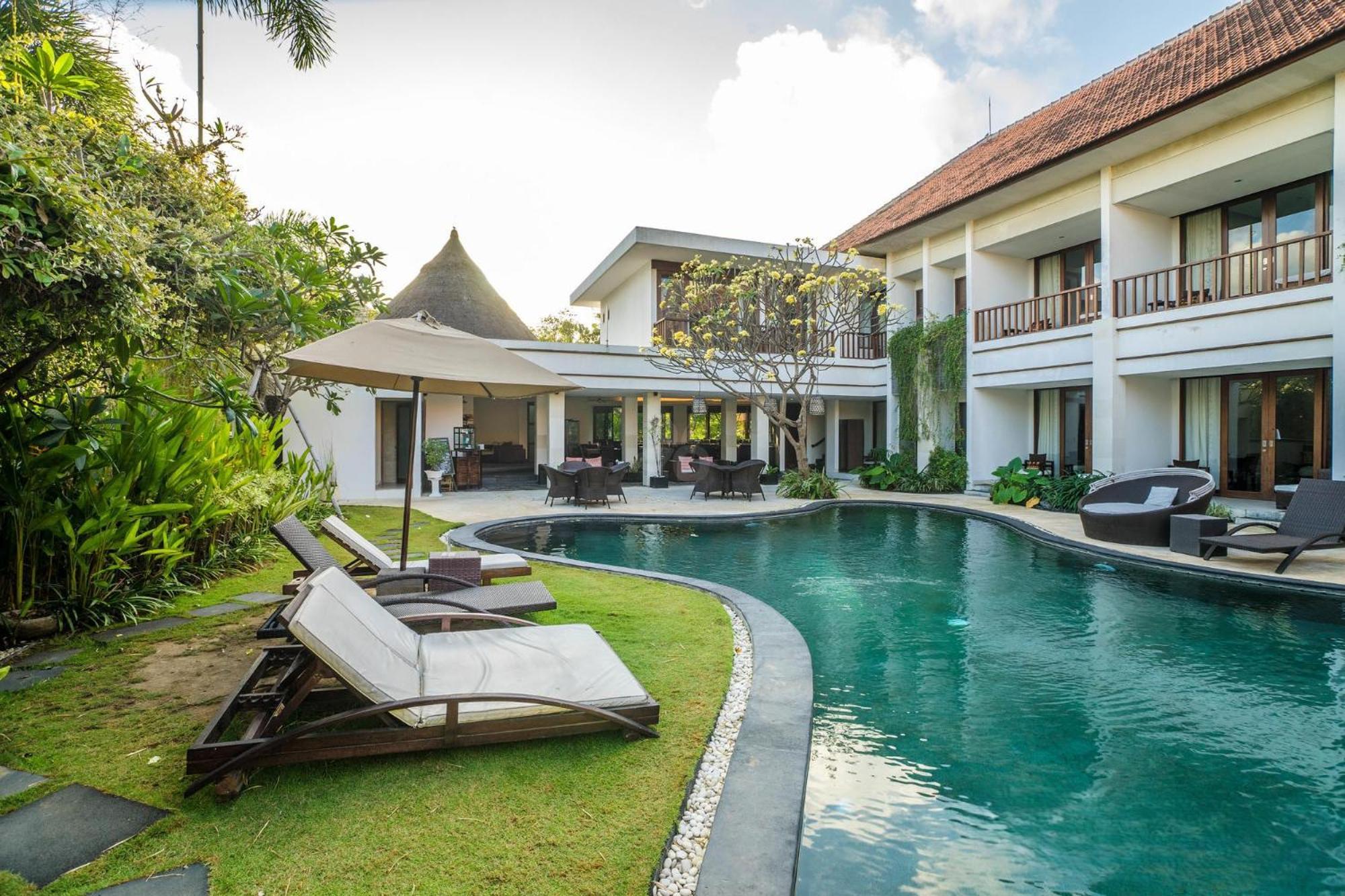 Villa Diana Bali 16 Bedrooms Seminyak  Bagian luar foto